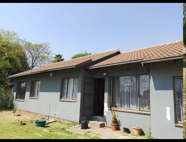 2 BEDROOM PROPERTY TO RENT IN CRYSTAL PARK